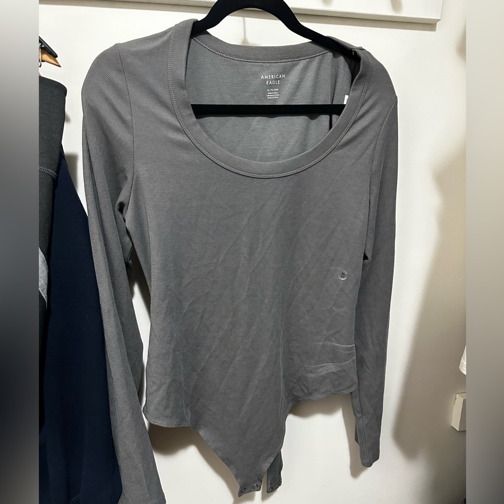 NWT American Eagle Outfitters Grey Ribbed Longsleeve Bodysuit